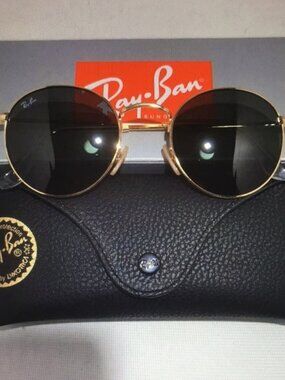 Ray-Ban Round Sunglasses with Black Lenses